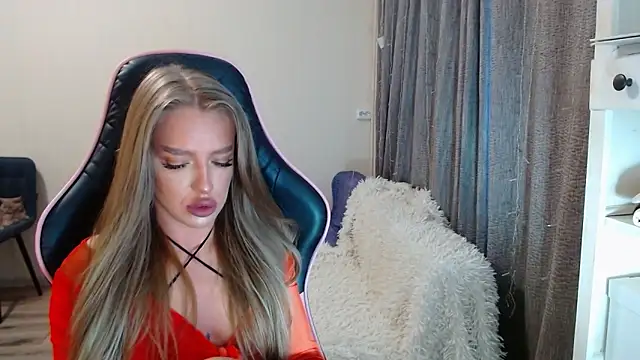 Snapshot of lonely_dreamm chatting on January 9, 9:48 am lonely dreamm online show from January 9, 9:48 am