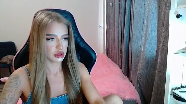 Snapshot of lonely_dreamm chatting on February 7, 10:29 am lonely dreamm online show from February 7, 10:29 am