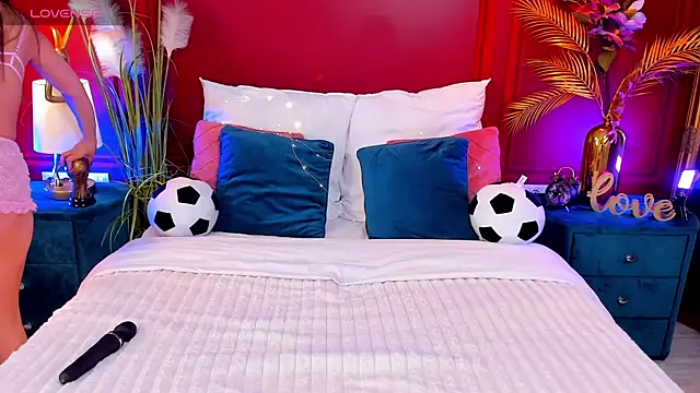 Snapshot of GiaCale chatting on June 27, 5:23 am GiaCale online show from June 27, 5:23 am