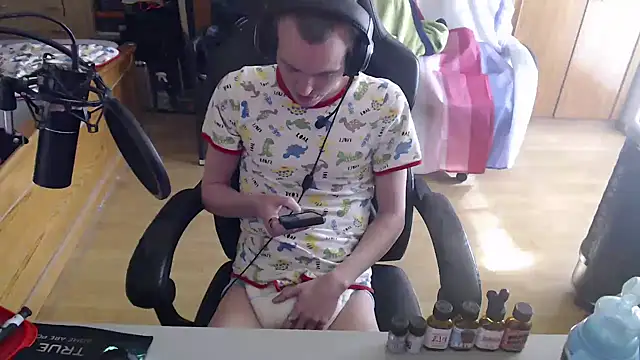 BabyDracoDarkfang online show from April 3, 1:53 pm