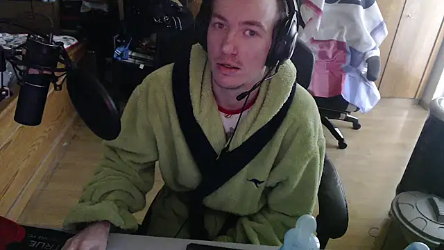 BabyDracoDarkfang online show from April 21, 9:04 am