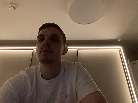 neilho1 online show from December 10, 7:11 pm