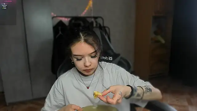 SweetyDeviliya online show from April 9, 4:12 am