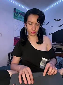 Snapshot of Nina-Chick777 chatting on June 14, 2:24 am Nina-Chick777 online show from June 14, 2:24 am