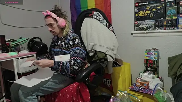 tallnerdyguy online show from April 19, 12:54 am