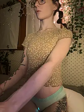 Snapshot of dreamteemergirl chatting on February 7, 1:42 am dreamteemergirl online show from February 7, 1:42 am