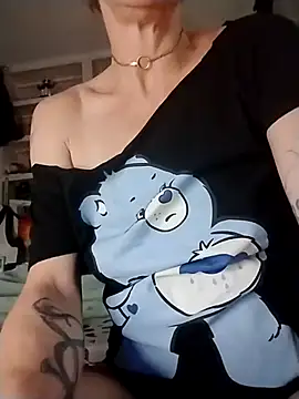 ivylee31 online show from April 15, 1:45 am