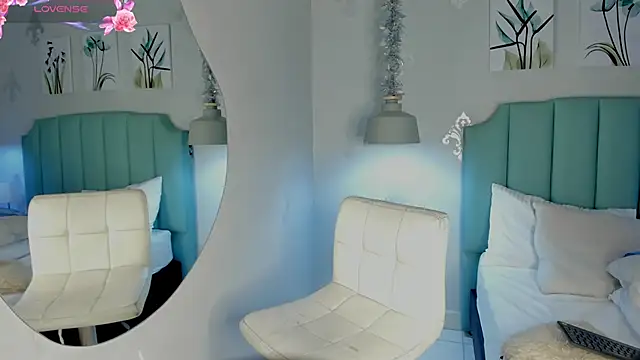 Khenta Michells online show from February 12, 1:37 pm