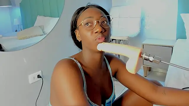 Khenta Michells online show from February 27, 4:21 pm