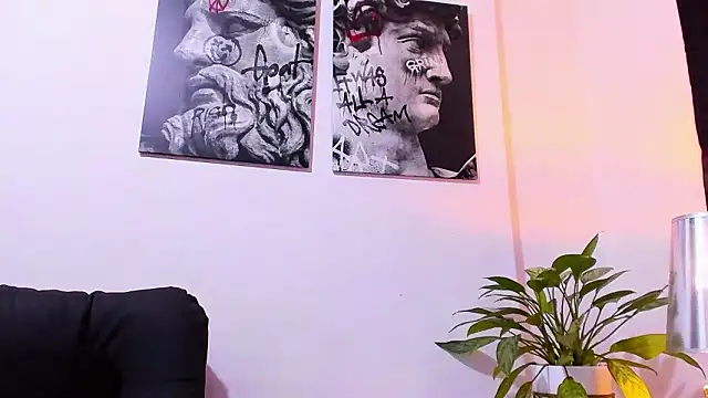 CruzVega online show from February 18, 9:11 pm