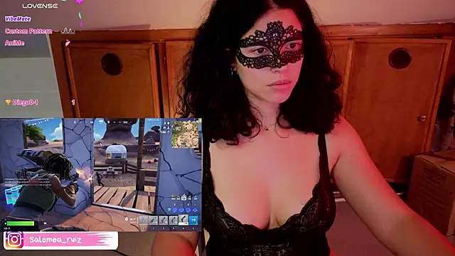 salomea r online show from April 16, 9:39 pm