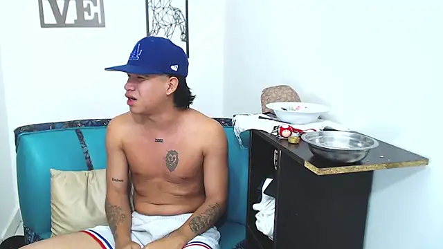 logannth online show from April 10, 9:52 pm