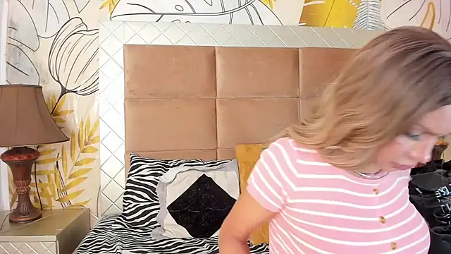 Snapshot of amazing_dolltsx chatting on December 6, 7:12 pm amazing dolltsx online show from December 6, 7:12 pm