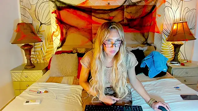 Snapshot of amazing_dolltsx chatting on October 21, 9:48 pm amazing dolltsx online show from October 21, 9:48 pm