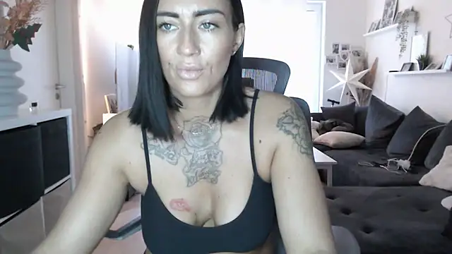 IntiMia online show from January 19, 8:29 am