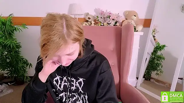 Snapshot of MirraBellanta chatting on January 18, 11:41 pm MirraBellanta online show from January 18, 11:41 pm