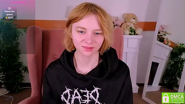 Snapshot of MirraBellanta chatting on February 4, 11:09 pm MirraBellanta online show from February 4, 11:09 pm