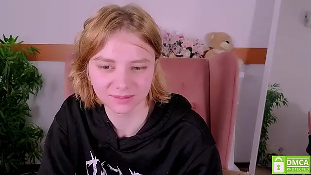 Snapshot of MirraBellanta chatting on February 27, 12:10 am MirraBellanta online show from February 27, 12:10 am