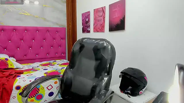 Snapshot of Helen_russo chatting on January 7, 6:32 pm Helen russo online show from January 7, 6:32 pm