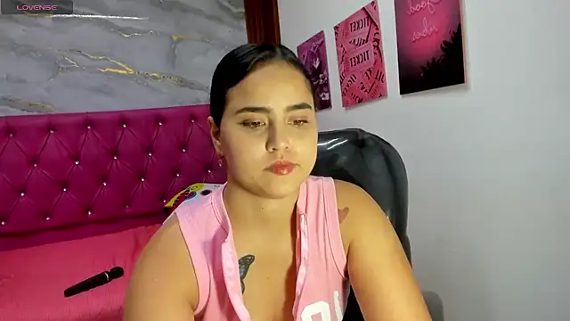 Snapshot of Helen_russo chatting on July 9, 12:15 am Helen russo online show from July 9, 12:15 am
