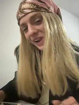 spacegirlll online show from October 28, 5:26 pm