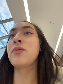 Holly Play online show from February 12, 9:15 am