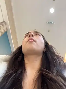 Holly Play online show from March 6, 12:01 pm