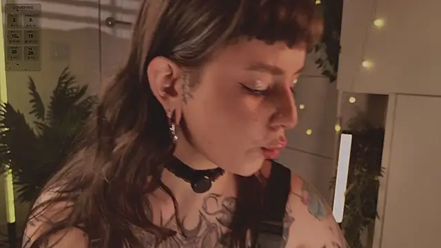 MichaellaMoon online show from January 16, 7:51 pm