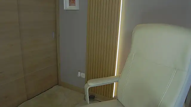 Alessia-miller  online show from March 17, 9:55 pm