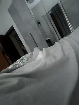 bella82 online show from December 7, 5:48 am