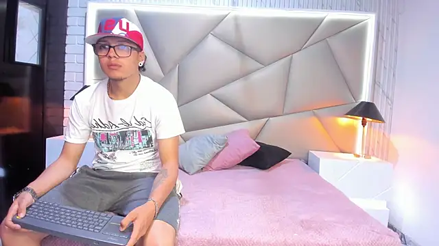 Bonny Bonss online show from January 22, 8:06 pm