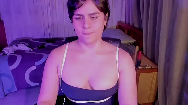 isabelacooperr online show from May 15, 8:54 am