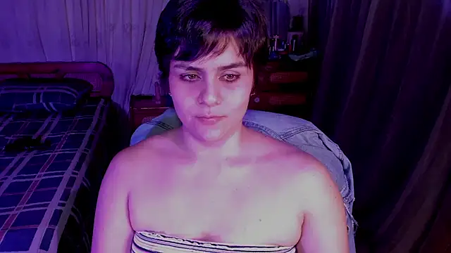 isabelacooperr online show from August 6, 2:57 am