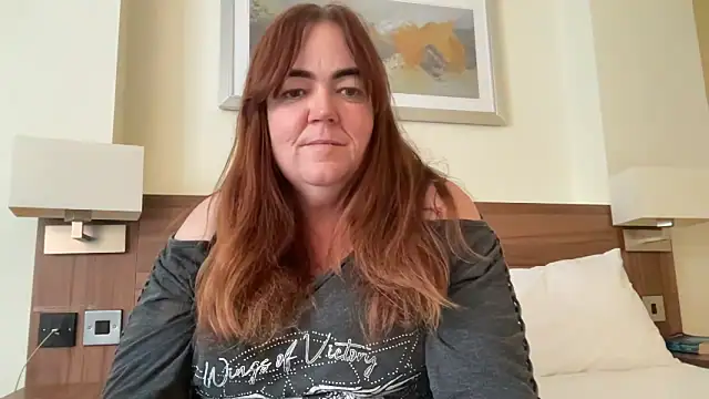 curvy-milf-abbie online show from November 25, 1:22 pm