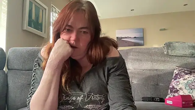 curvy-milf-abbie online show from February 17, 3:40 pm