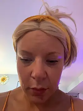 EllaSnow online show from April 7, 6:41 pm