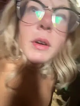 EllaSnow online show from April 14, 4:46 pm