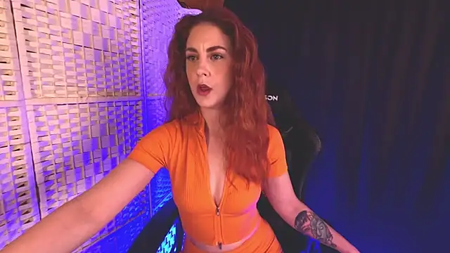 Snapshot of KayleyxEmily chatting on February 24, 1:53 pm KayleyxEmily online show from February 24, 1:53 pm