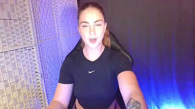 Snapshot of KayleyxEmily chatting on November 3, 9:05 pm KayleyxEmily online show from November 3, 9:05 pm