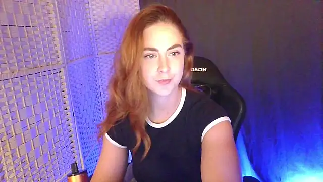 Snapshot of KayleyxEmily chatting on February 15, 9:11 pm KayleyxEmily online show from February 15, 9:11 pm