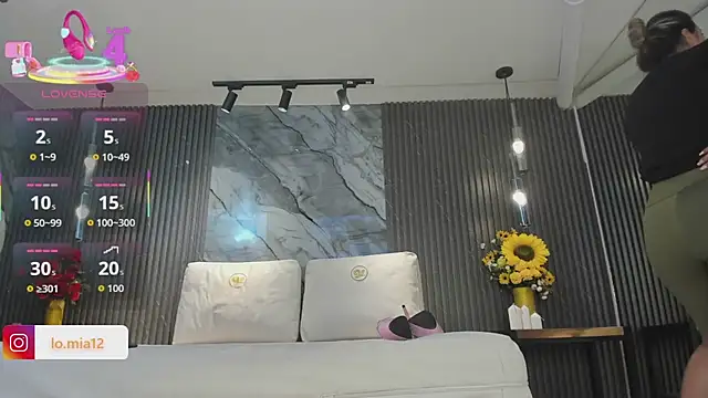 julietha taylor online show from April 18, 1:53 am