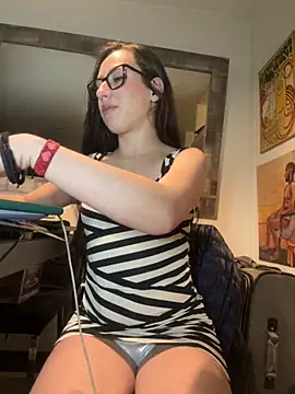 Snapshot of milena_23x chatting on November 2, 7:00 am milena 23x online show from November 2, 7:00 am