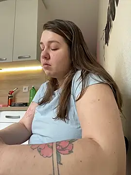 SuzieMurray online show from April 4, 8:23 am