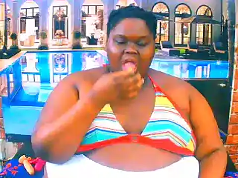 Snapshot of EbonyHotBuns chatting on July 17, 11:28 am EbonyHotBuns online show from July 17, 11:28 am