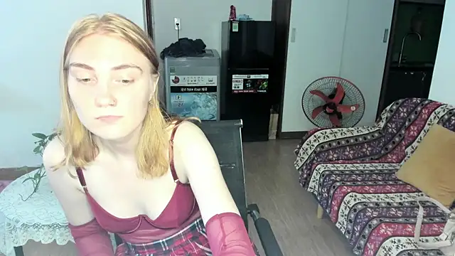 ReddHotPipper online show from June 26, 3:55 am