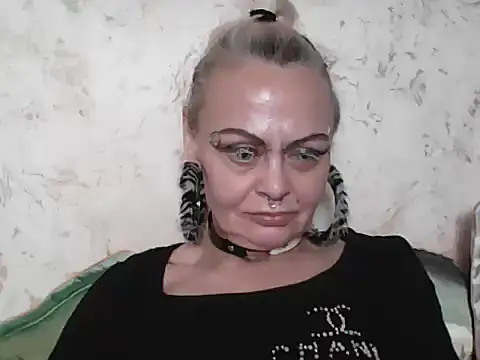 Snapshot of Gardener_of_Illusions chatting on May 12, 11:29 am Gardener of Illusions online show from May 12, 11:29 am