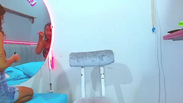 minimi naty online show from December 9, 7:29 pm