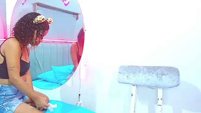 minimi naty online show from December 10, 7:22 pm