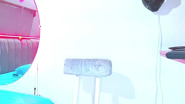 minimi naty online show from February 6, 7:18 pm