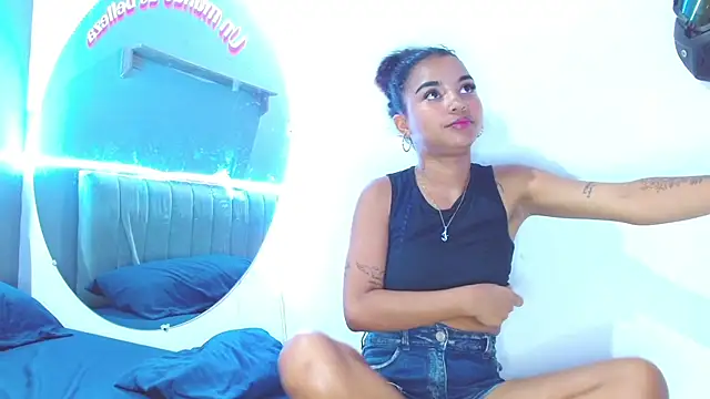 minimi naty online show from February 25, 8:30 pm